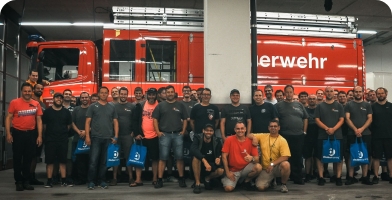 Gruppenfoto vom Firmenseminar mit der Feuerwehr Wollerau