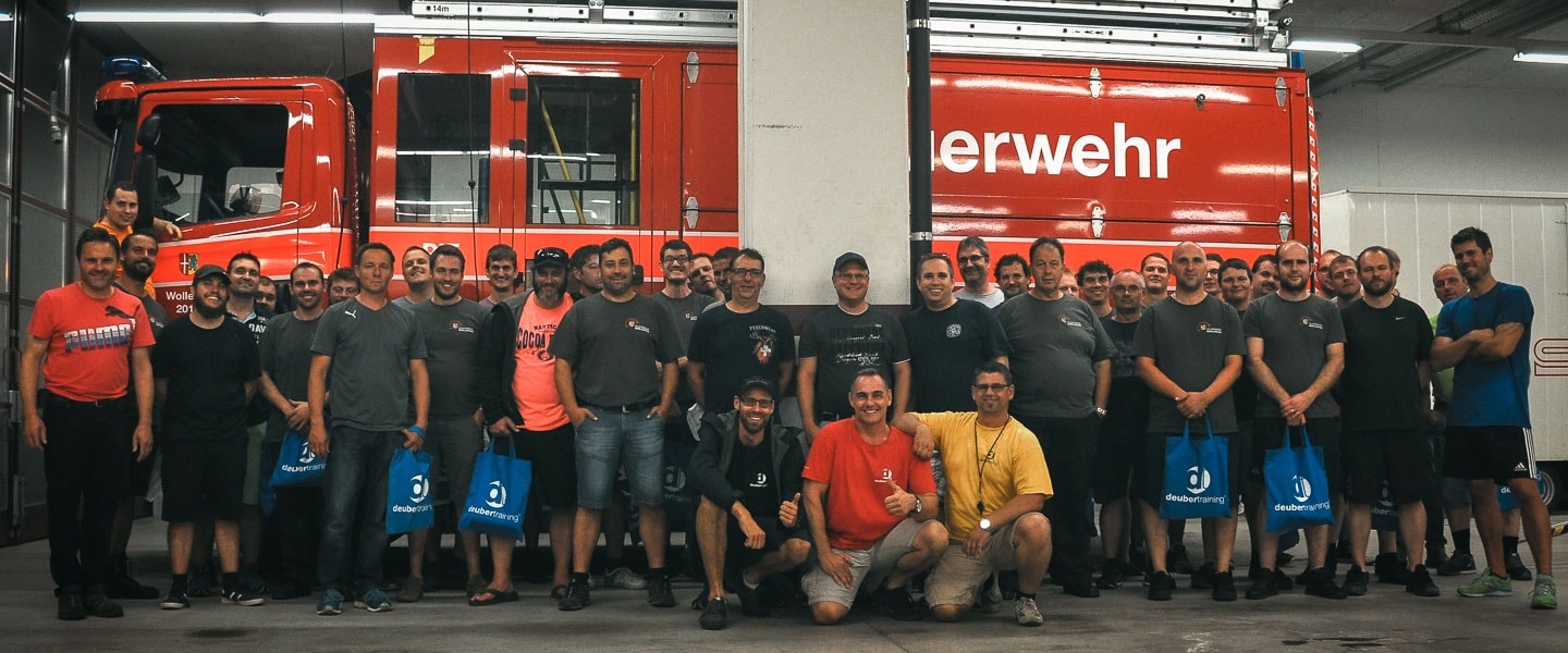 Gruppenfoto vom Firmenseminar mit der Feuerwehr Wollerau