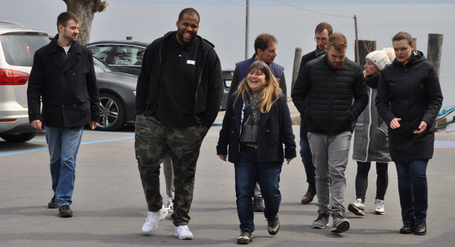 Spaziergang_lifeenergy_2_2019.JPG Die Teilnehmenden gönnen sich einen Spaziergang nach dem Mittagessen.